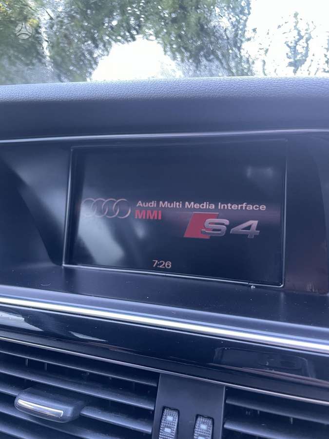 Audi A4, 2.0 l., Седан