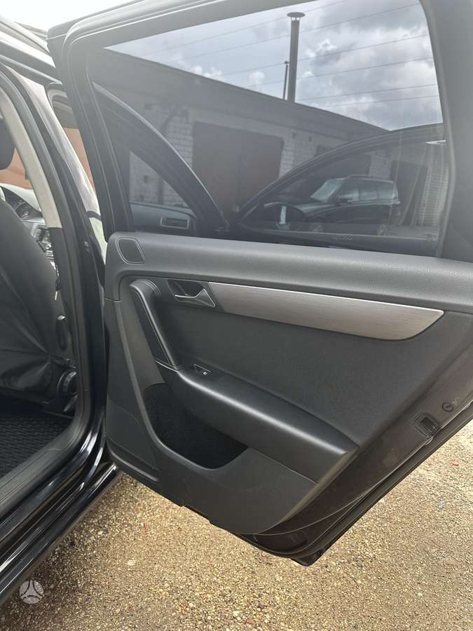 Volkswagen Passat - 11