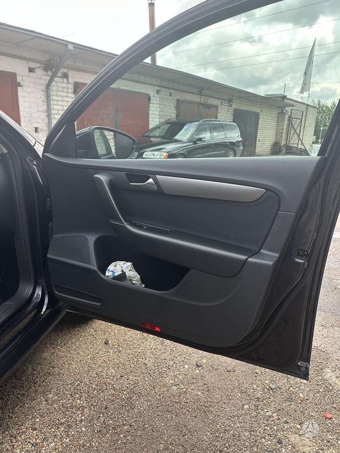 Volkswagen Passat - 12