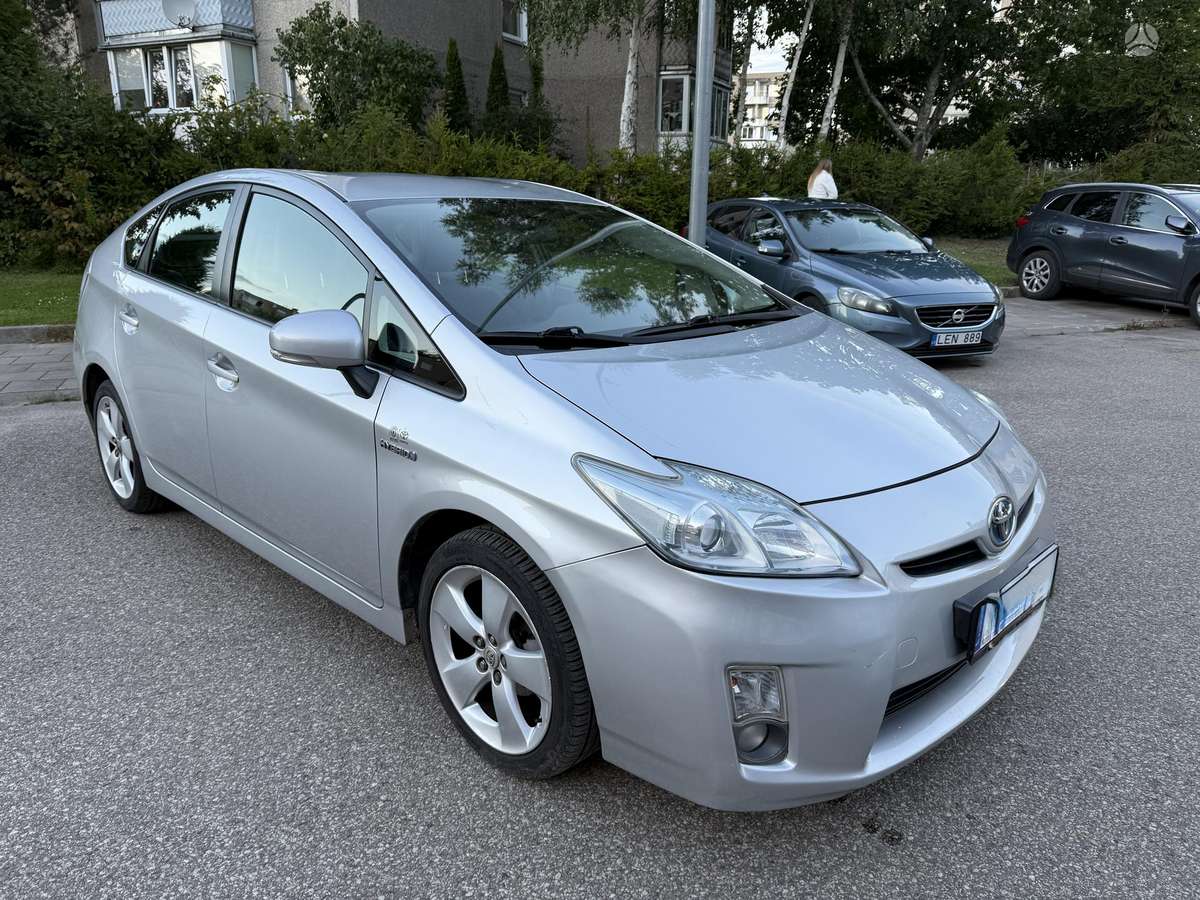 Toyota Prius - 4