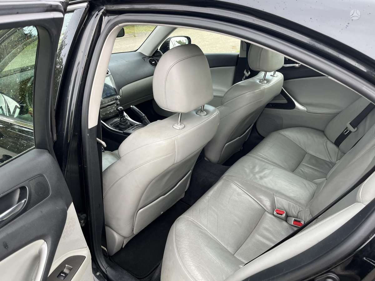 Lexus IS 220, 2.2 l., Седан