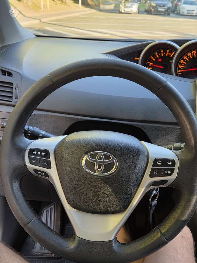 Toyota Verso, 2.0 l., Минивэн
