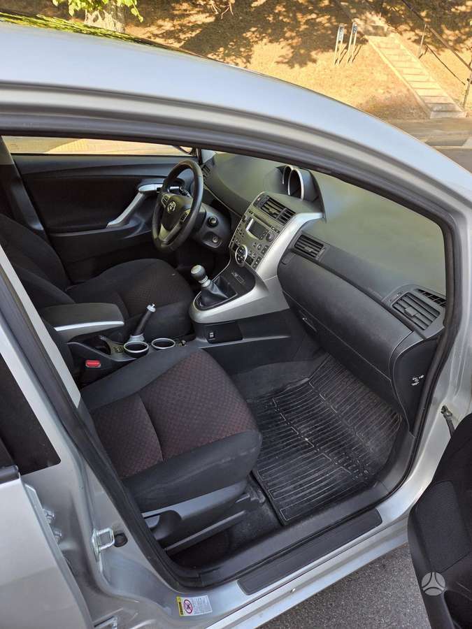 Toyota Verso, 2.0 l., Минивэн
