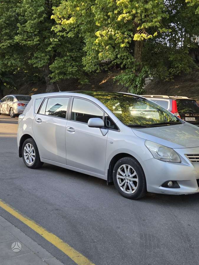 Toyota Verso, 2.0 l., Минивэн