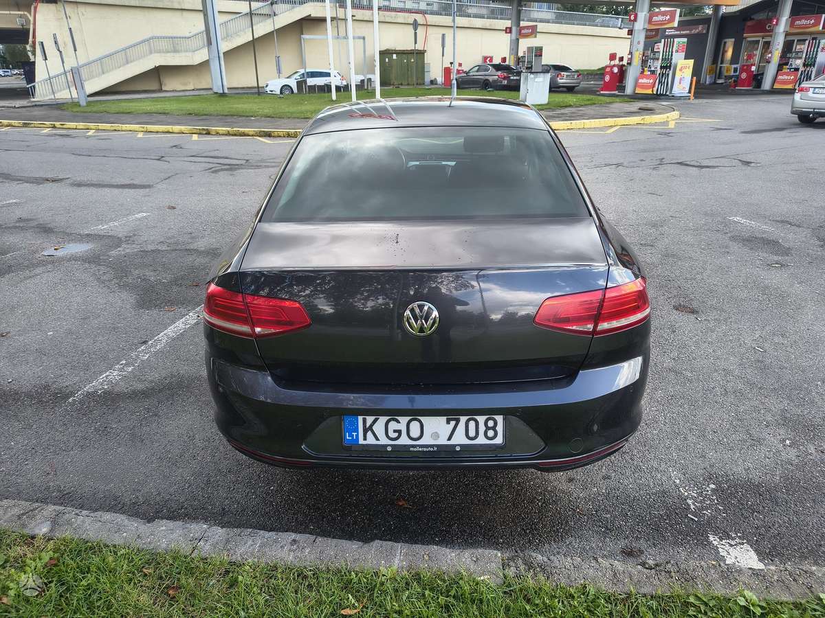 Volkswagen Passat - 4