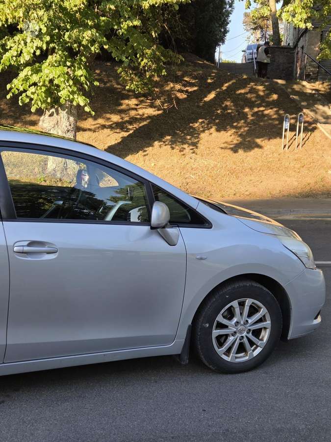 Toyota Verso, 2.0 l., Минивэн