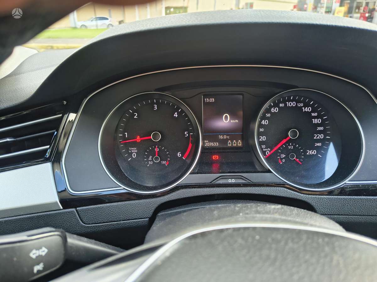 Volkswagen Passat - 9