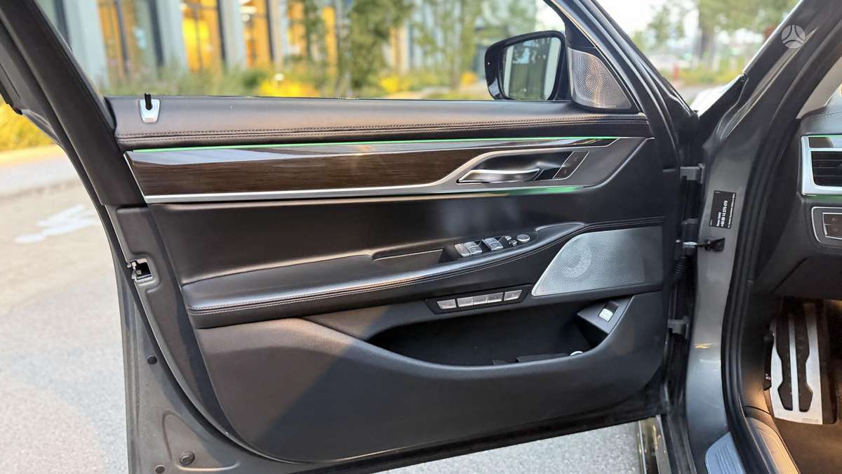 BMW 740, 3.0 l., Седан