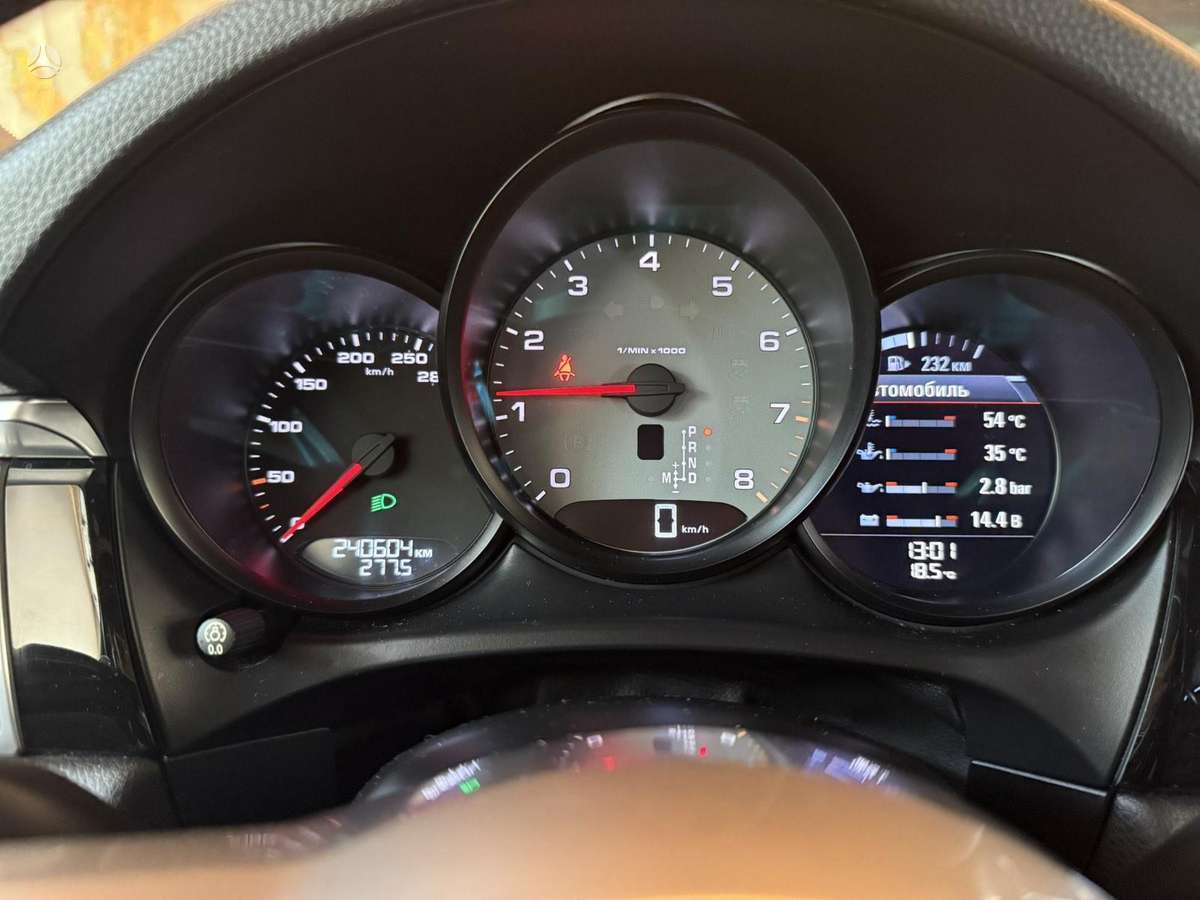 Porsche Macan - 11