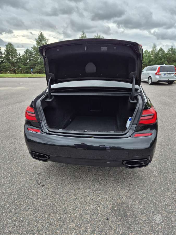 BMW 740, 3.0 l., limousine
