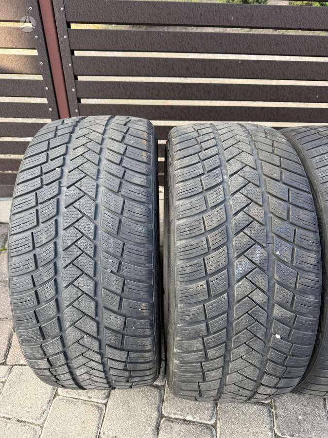 Vredestein, всесезонные 235/35 R20