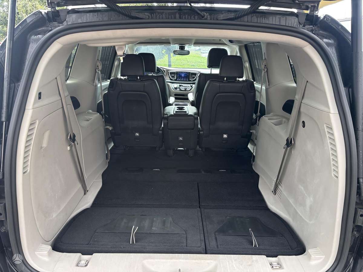 Chrysler Pacifica - 8