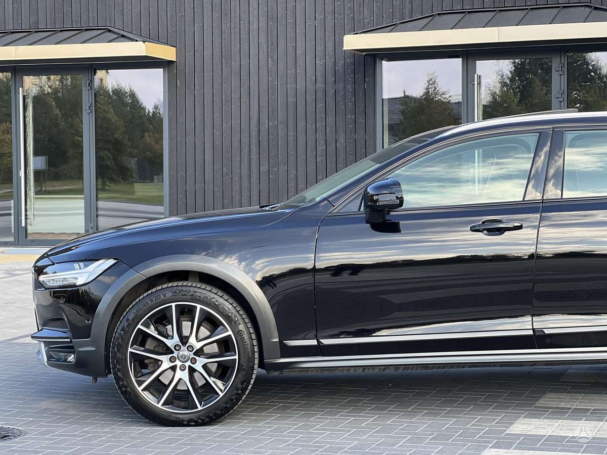Volvo V90 Cross Country - 4