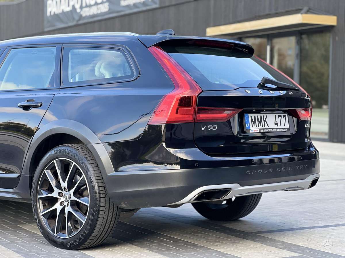 Volvo V90 Cross Country - 6