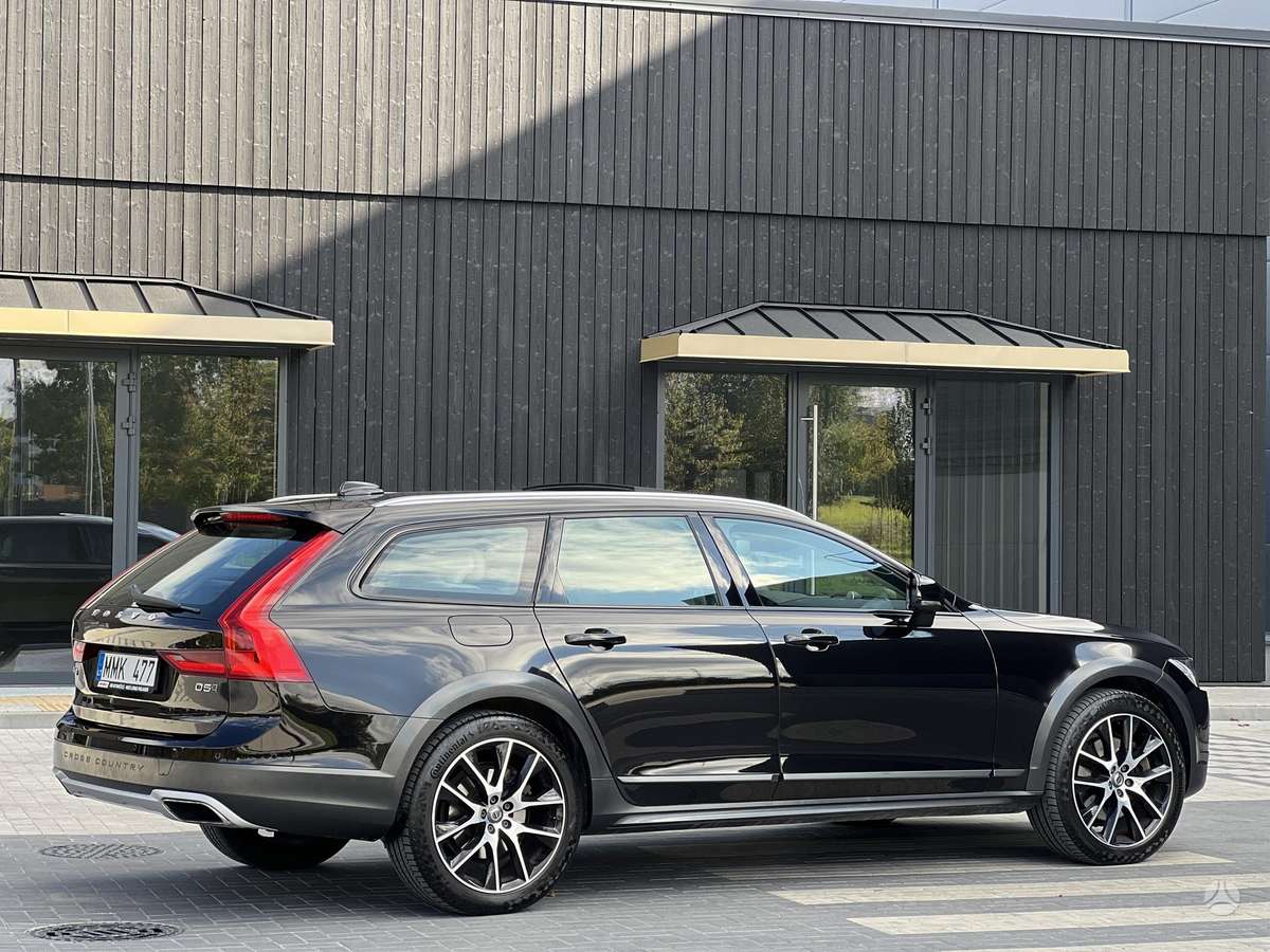 Volvo V90 Cross Country - 9