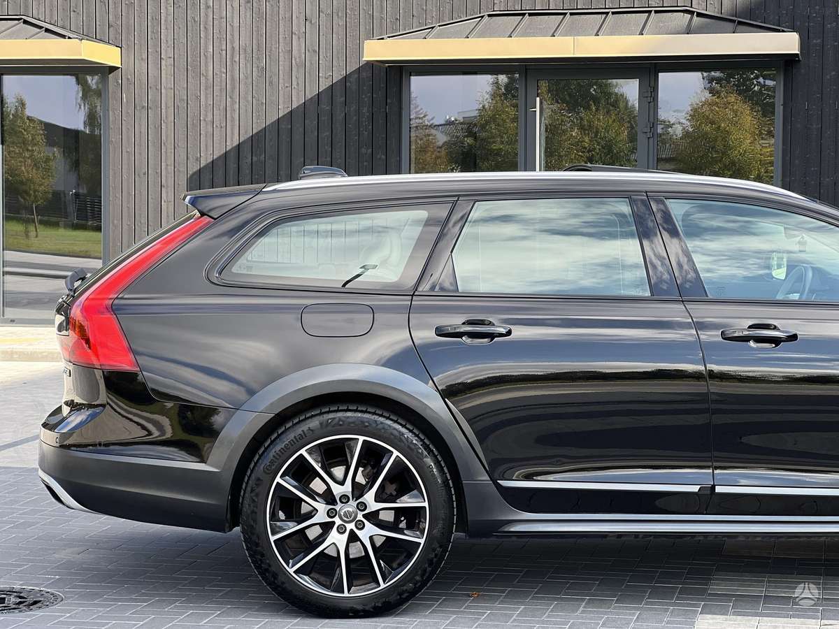 Volvo V90 Cross Country - 10