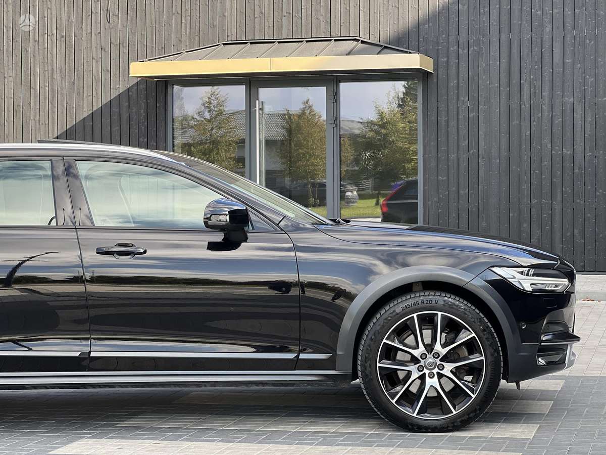 Volvo V90 Cross Country - 11