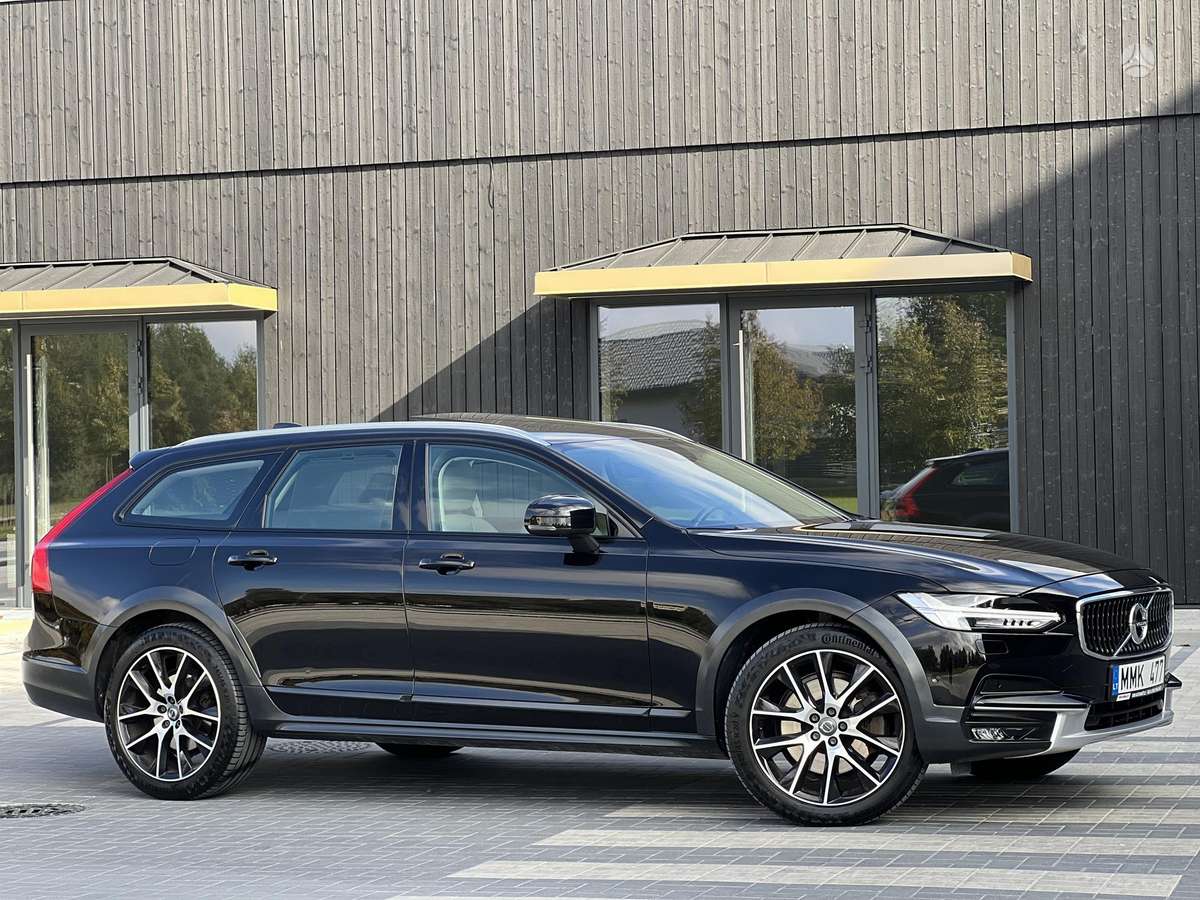 Volvo V90 Cross Country - 12