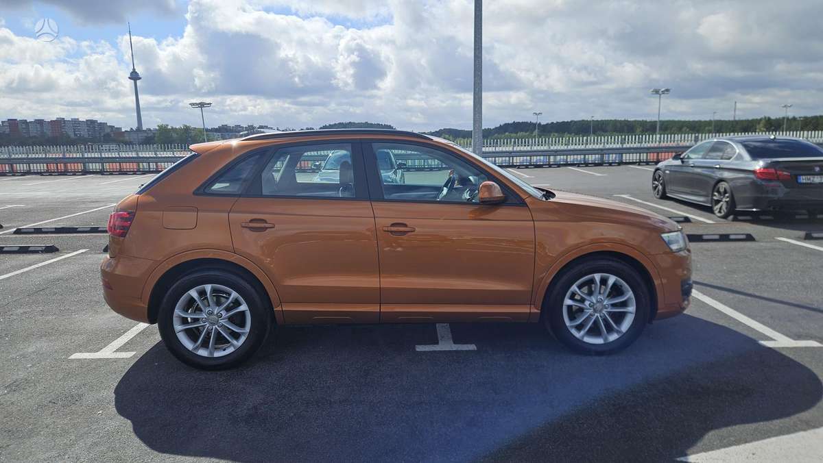 Audi Q3, 2.0 l., Внедорожник / Кроссовер