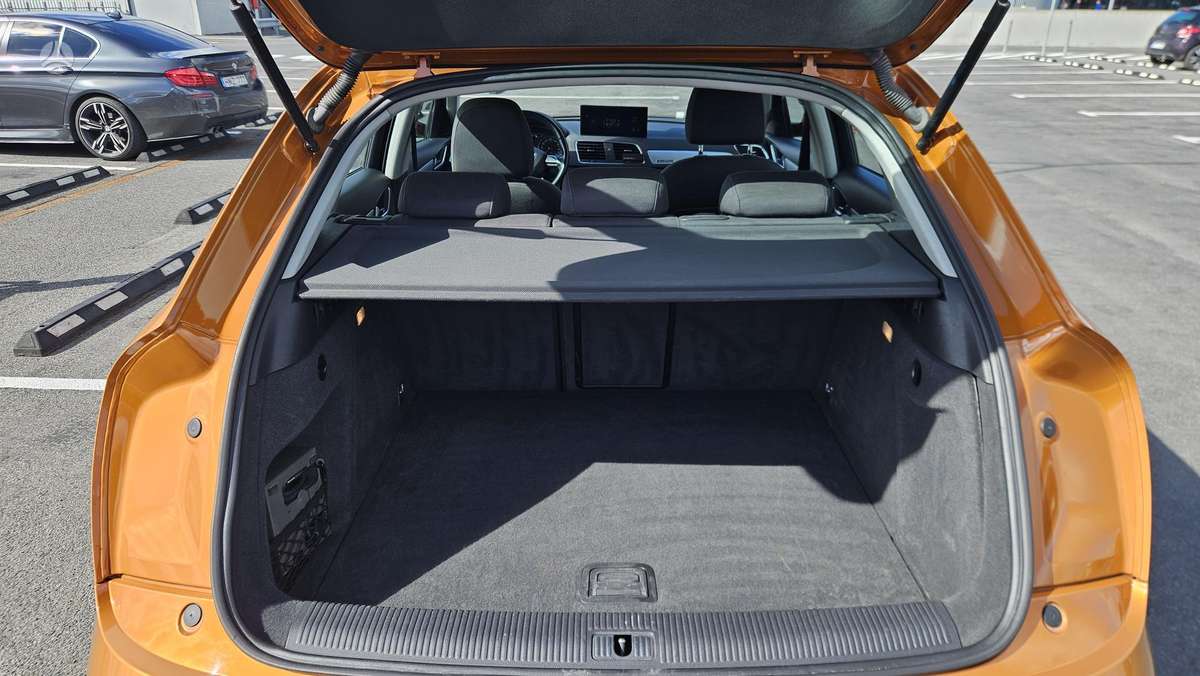 Audi Q3, 2.0 l., Внедорожник / Кроссовер