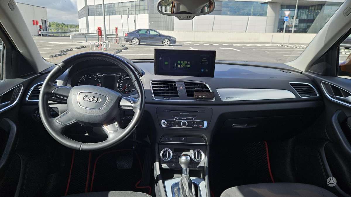 Audi Q3, 2.0 l., Внедорожник / Кроссовер