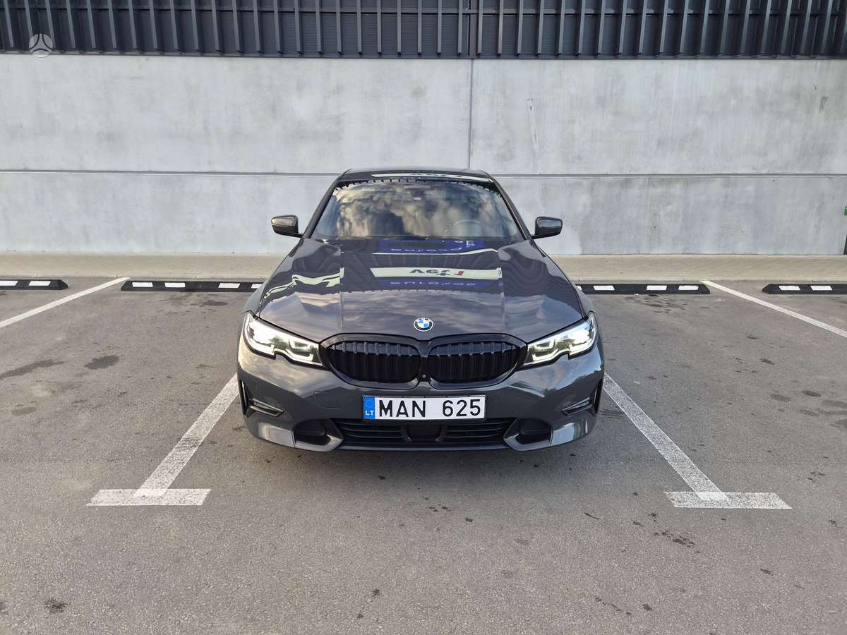 BMW 320, Седан