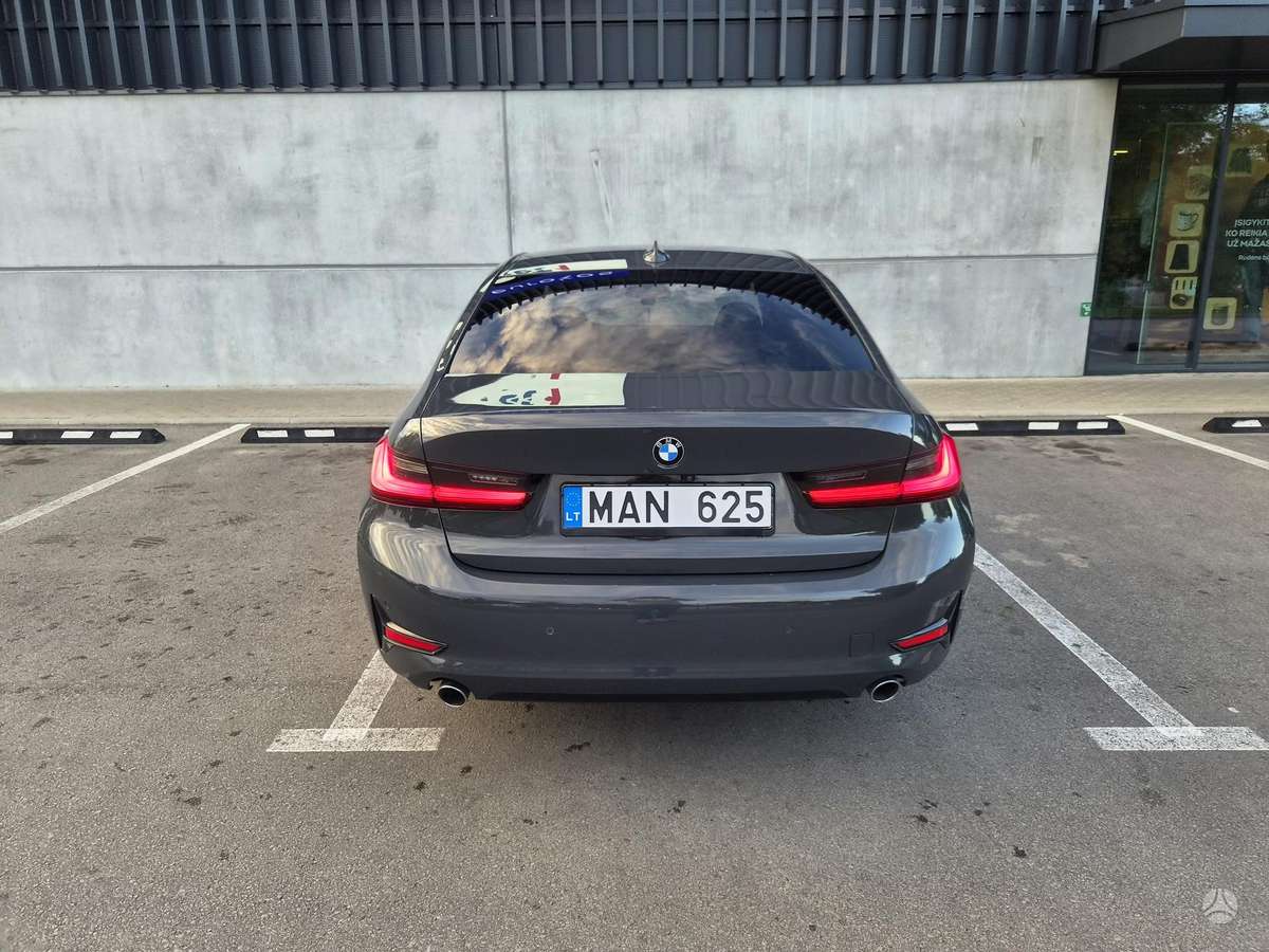 BMW 320, Седан