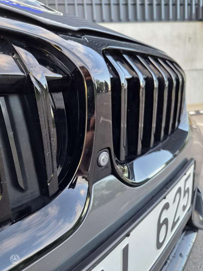 BMW 320, Седан