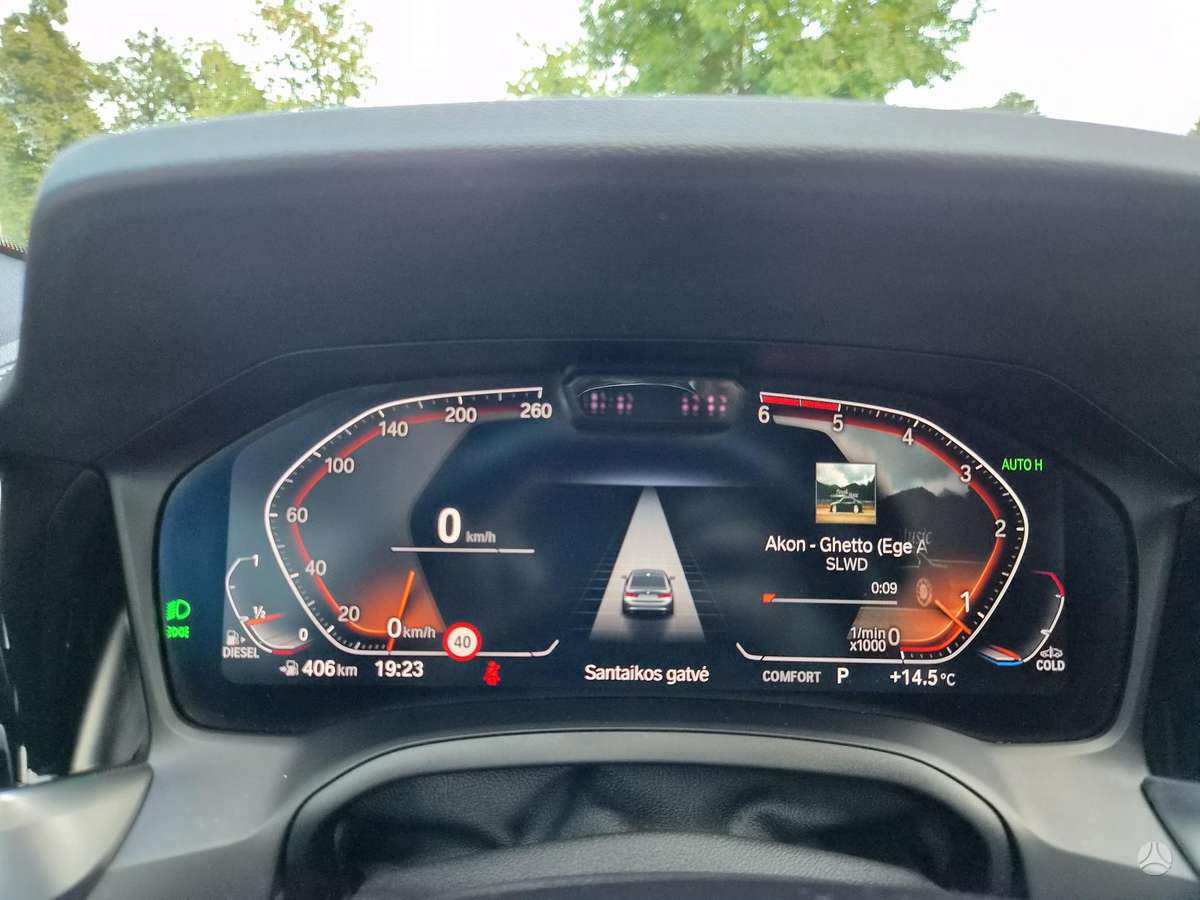 BMW 320, Седан