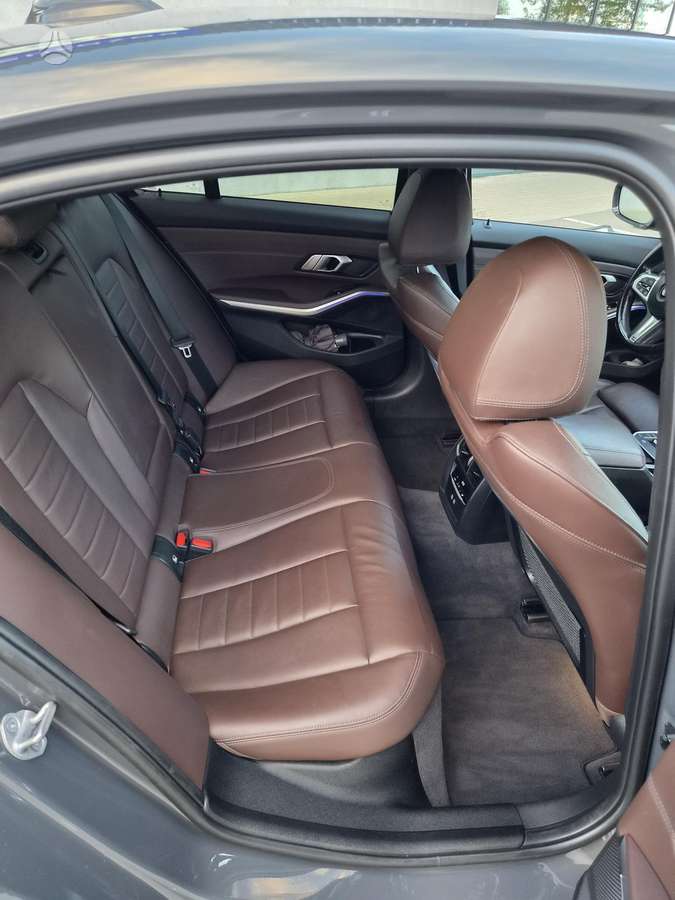 BMW 320, Седан