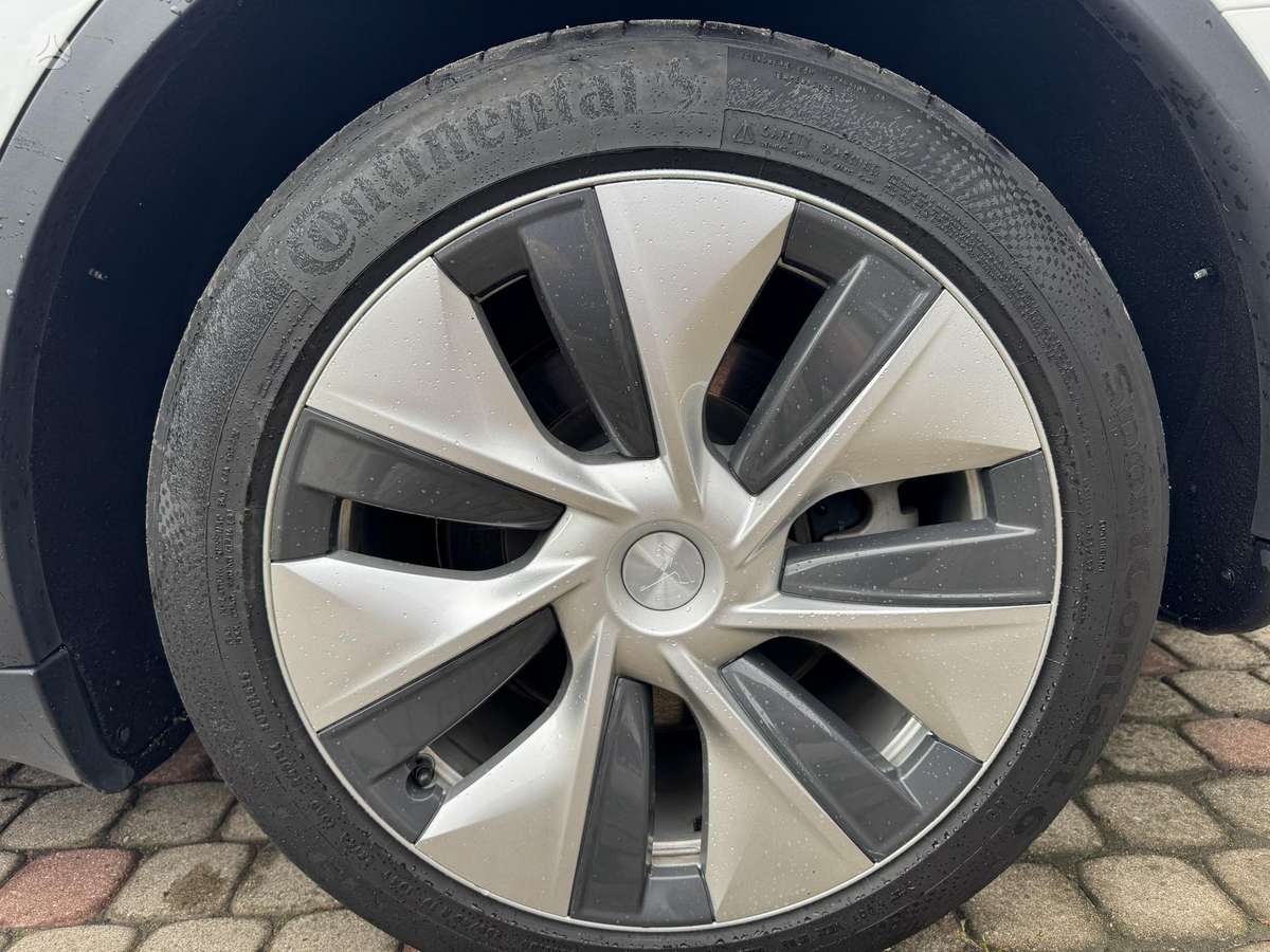 Tesla Model Y, 82 kWh, off-road / crossover