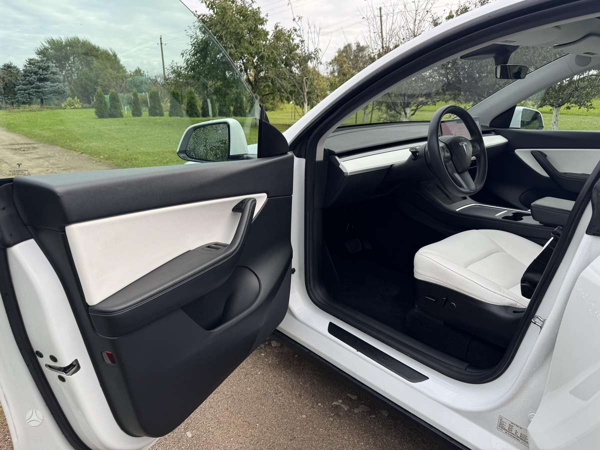Tesla Model Y, 82 kWh, off-road / crossover