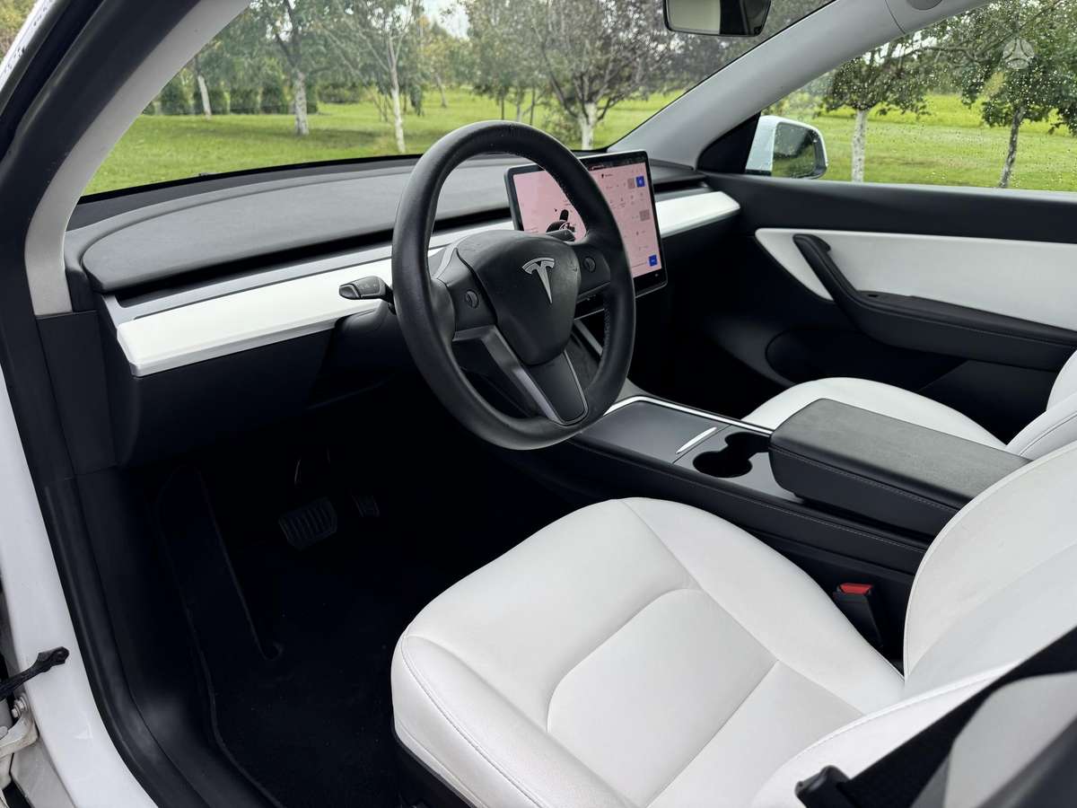 Tesla Model Y, 82 kWh, off-road / crossover
