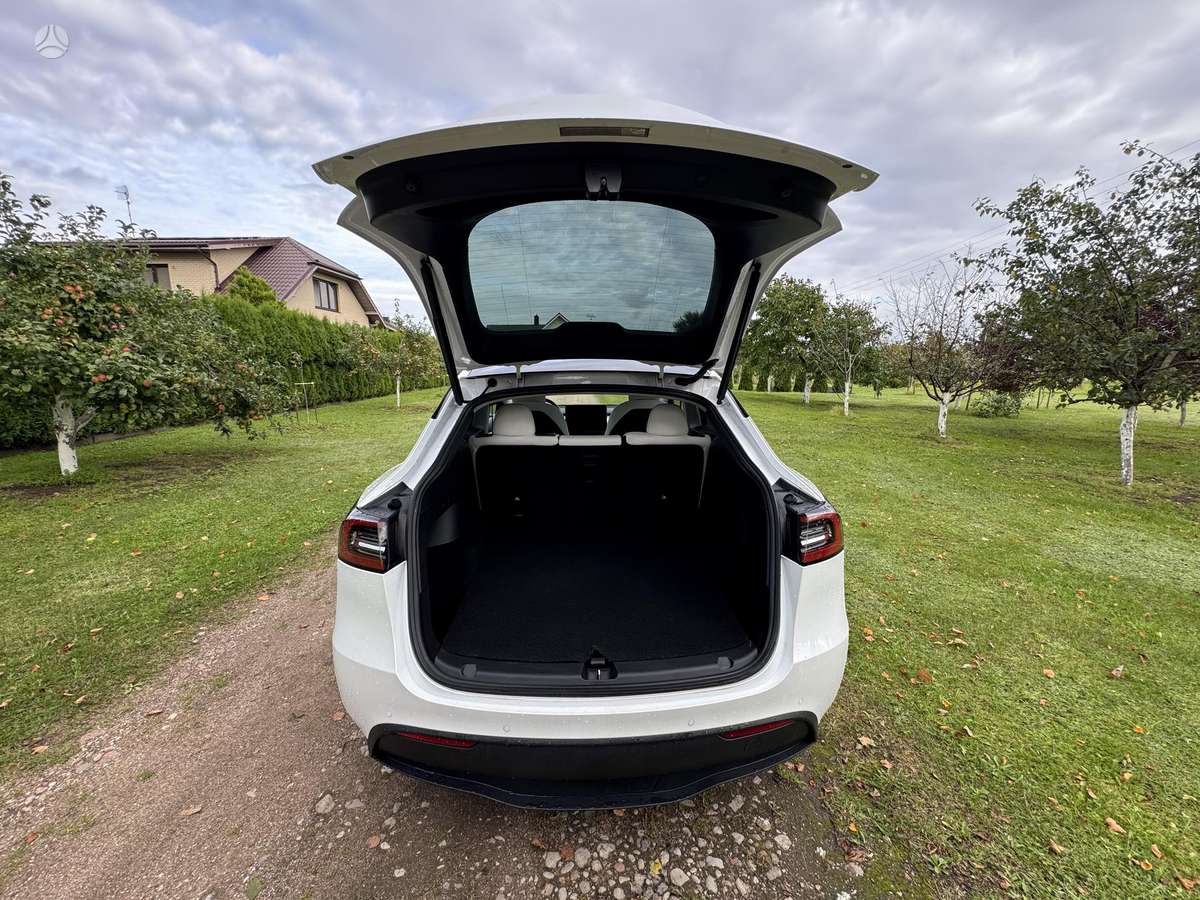 Tesla Model Y, 82 kWh, off-road / crossover