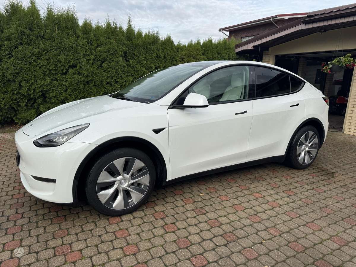 Tesla Model Y - 4