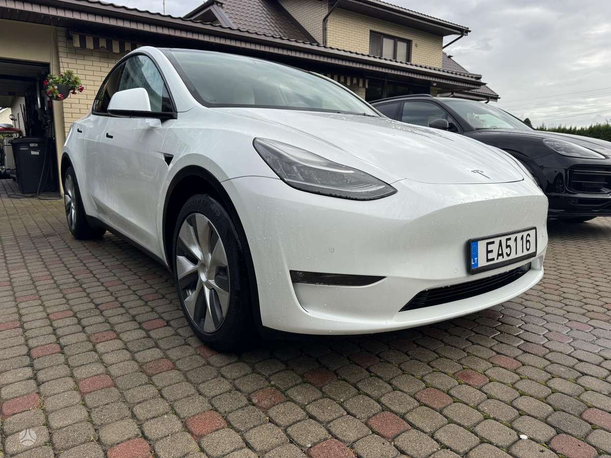 Tesla Model Y - 7