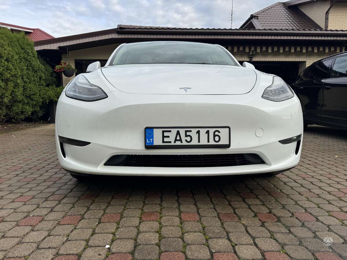 Tesla Model Y - 9