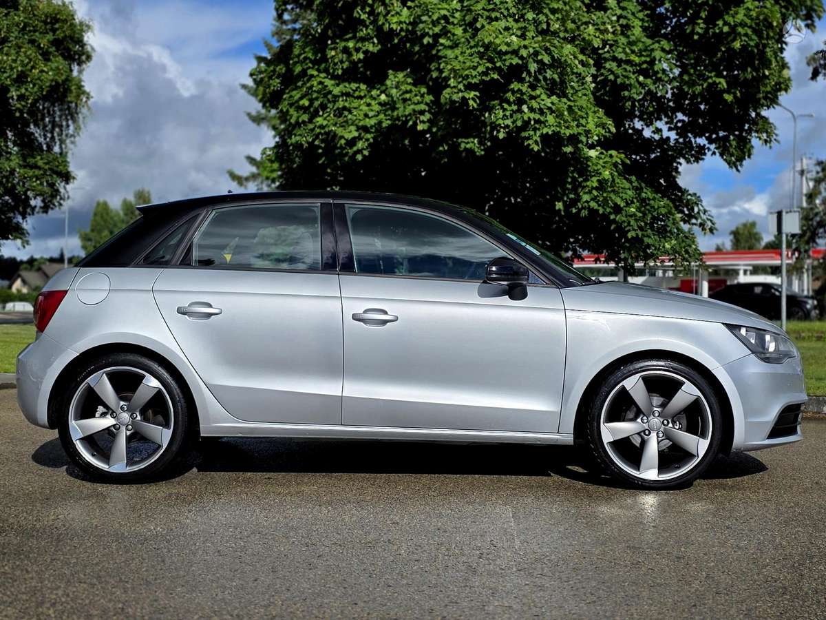 Audi A1, 1.6 l., hatchback