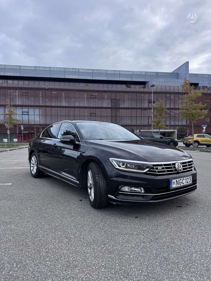 Volkswagen Passat - 1