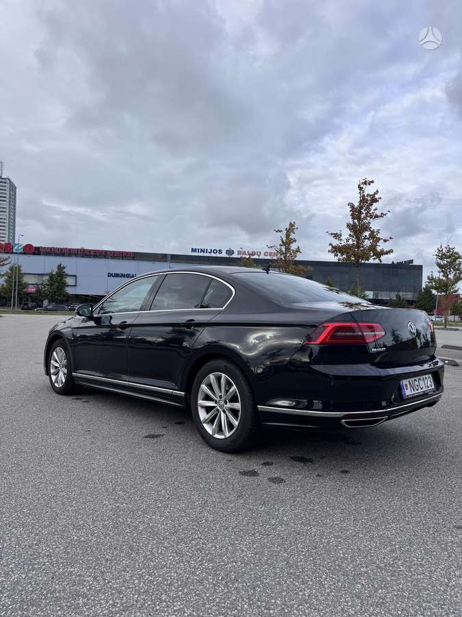 Volkswagen Passat - 4