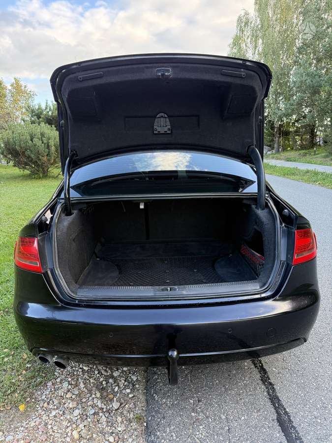 Audi A4, 2.0 l., Седан