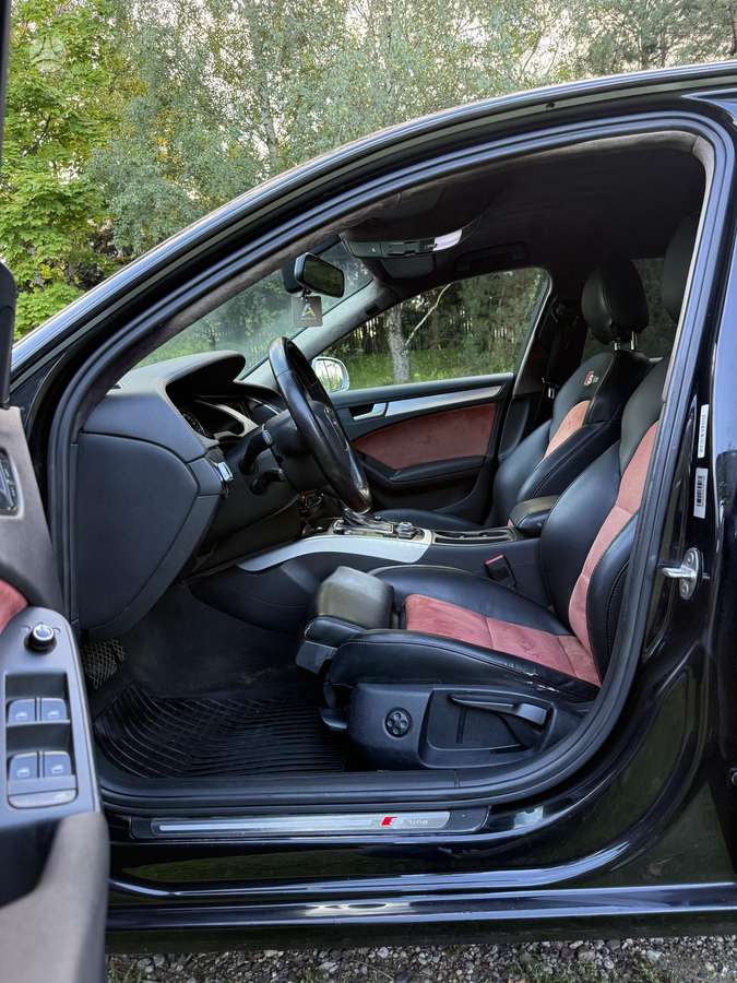 Audi A4, 2.0 l., Седан