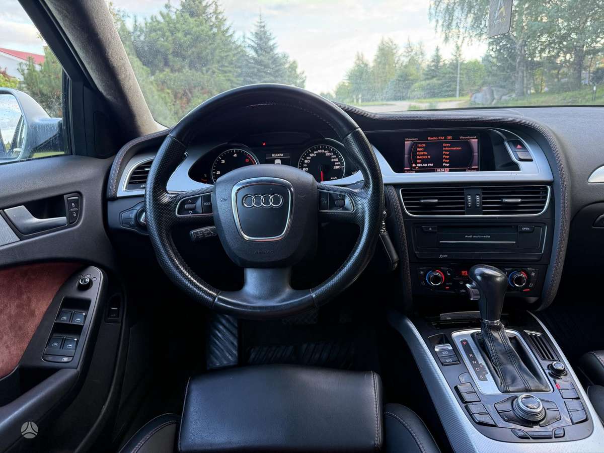 Audi A4, 2.0 l., Седан