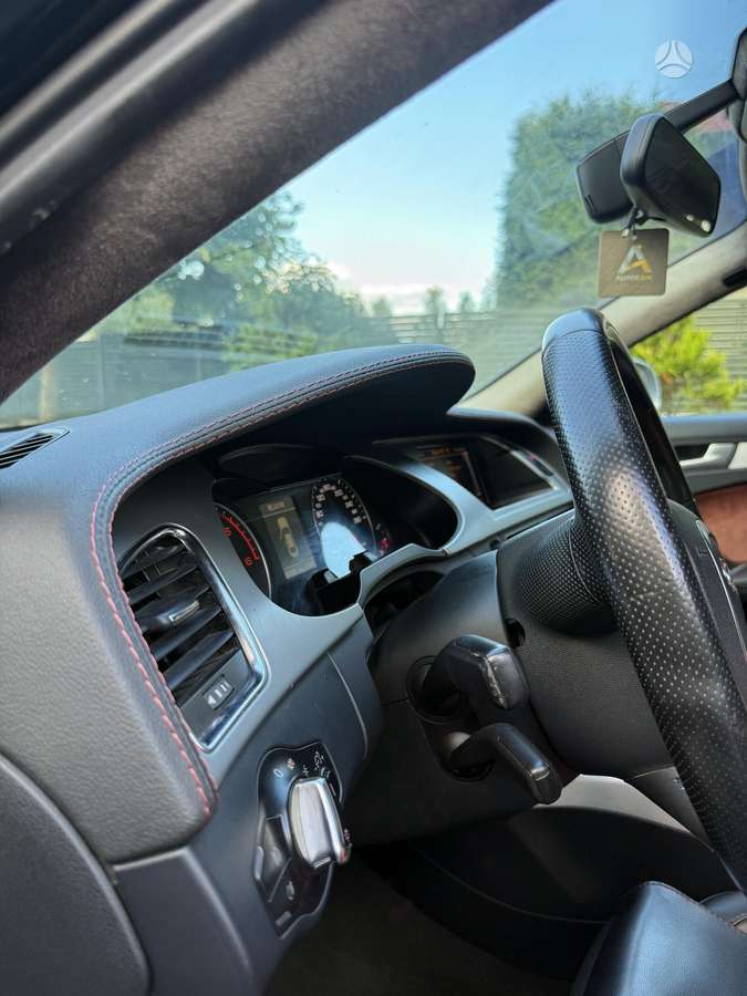 Audi A4, 2.0 l., Седан