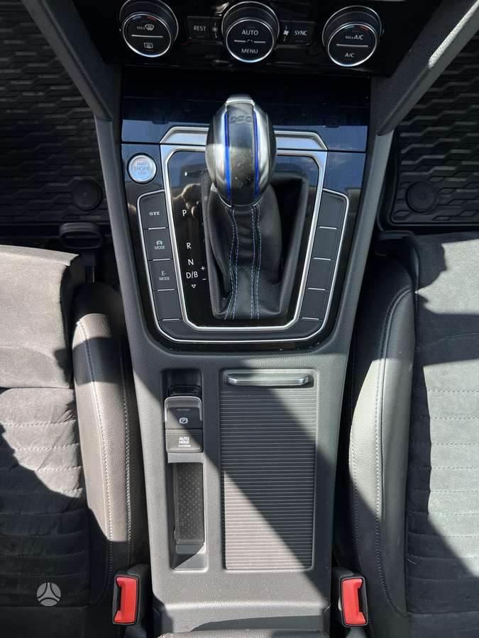 Volkswagen Passat - 11