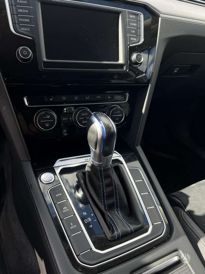 Volkswagen Passat - 12