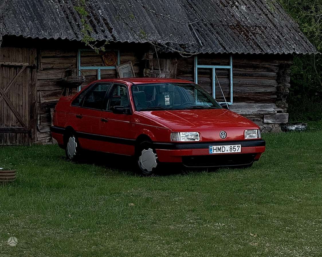 Volkswagen Passat - 1