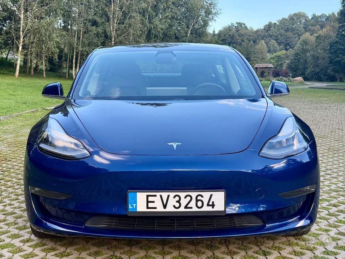 Tesla Model 3 - 3