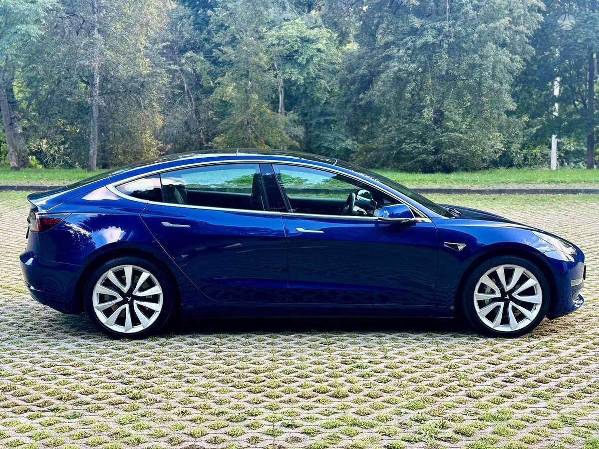 Tesla Model 3 - 6