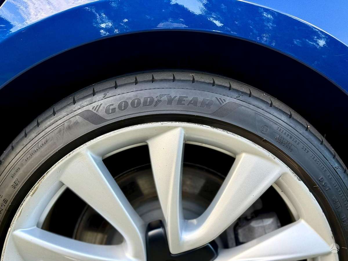 Tesla Model 3, 81 кВт·ч, Седан
